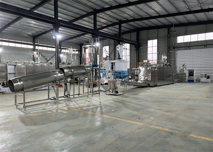 cadena de producción de la pelotilla del pienso 5.5kw cadena de producción flotante de la alimentación de las aves de corral de los pescados