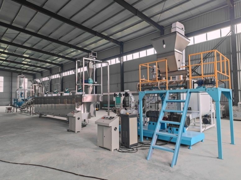 cadena de producción de la pelotilla del pienso 5.5kw cadena de producción flotante de la alimentación de las aves de corral de los pescados