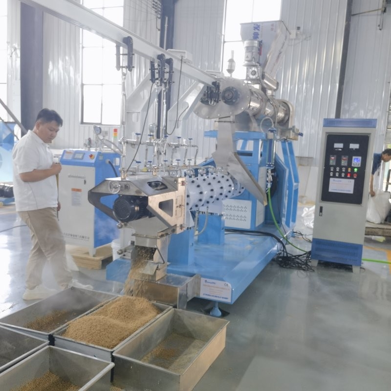 1t/h Capacidad CE SGS Extrusora de pellets de tilapia para peces flotantes con acondicionador de vapor