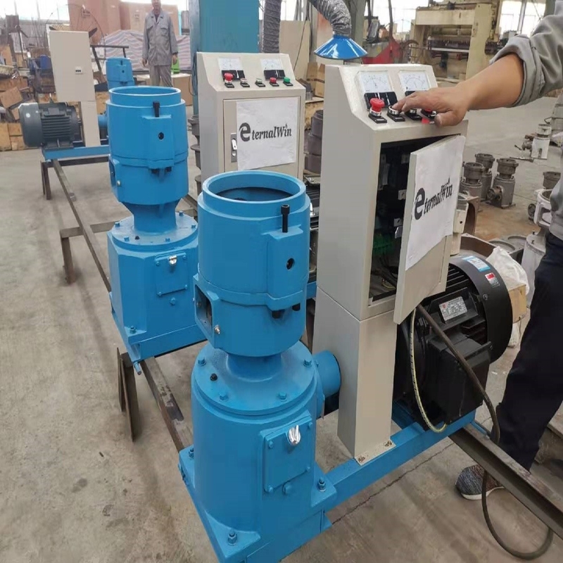 Máquina de fabricación de pellets de piensos a pequeña escala 4KW Motor Tipo eléctrico de molino de piensos para animales