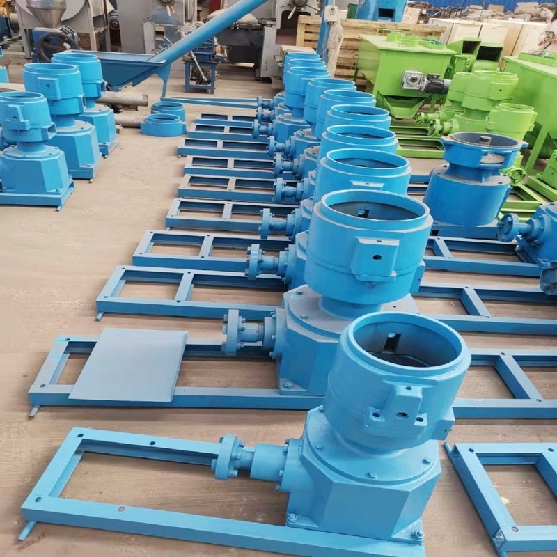Máquina de fabricación de pellets de piensos a pequeña escala 4KW Motor Tipo eléctrico de molino de piensos para animales