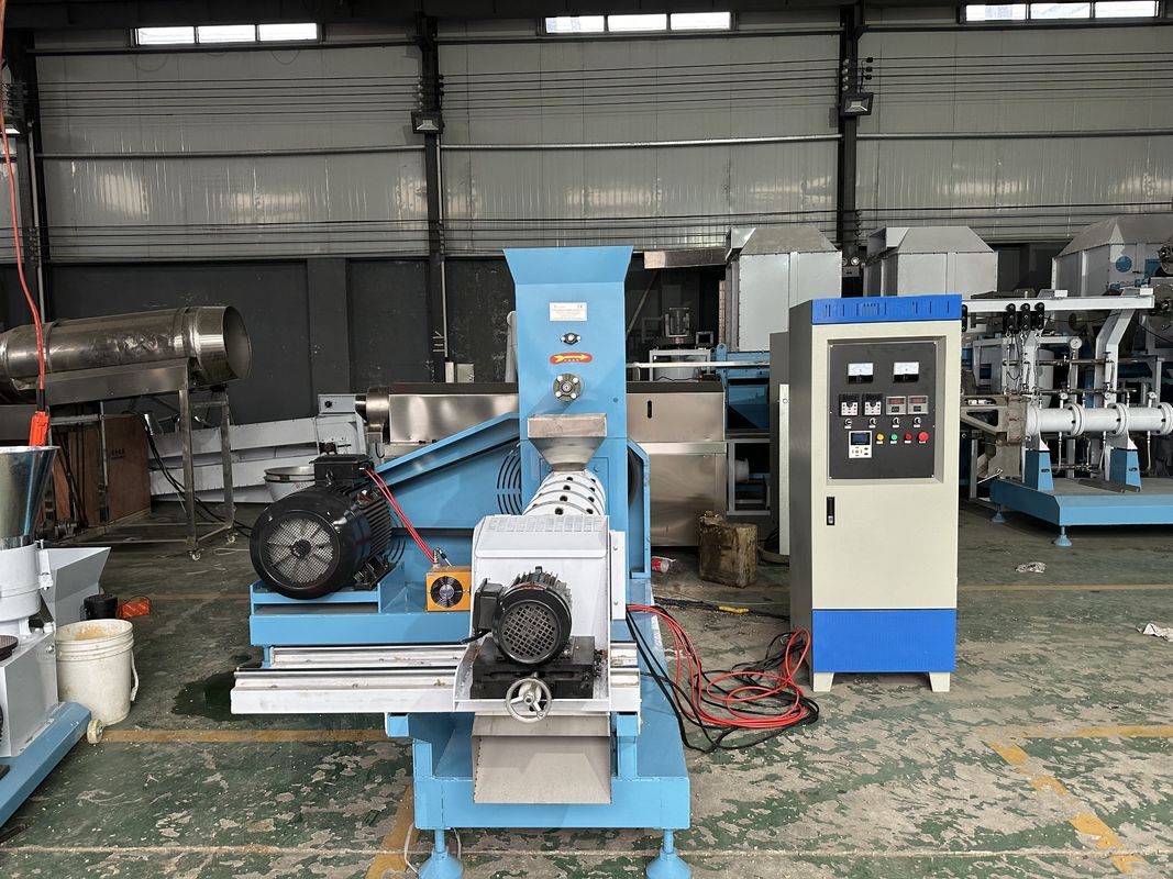 0Línea de producción de pellets para piensos para animales con materias primas para harina de hierba y instalación de guías de ingenieros.