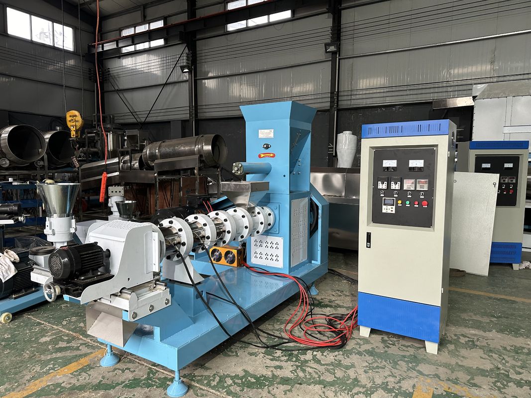 0Línea de producción de pellets para piensos para animales con materias primas para harina de hierba y instalación de guías de ingenieros.