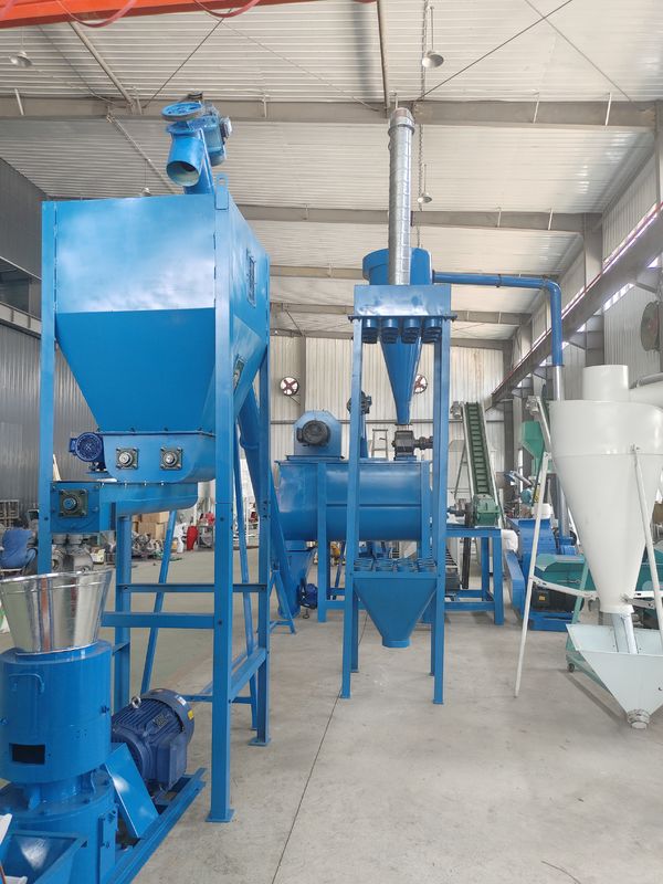 Línea de producción de pellets de alimentación animal personalizable con instalación de guía de ingeniero y fuente de alimentación de 380V / 50Hz / 3 fases